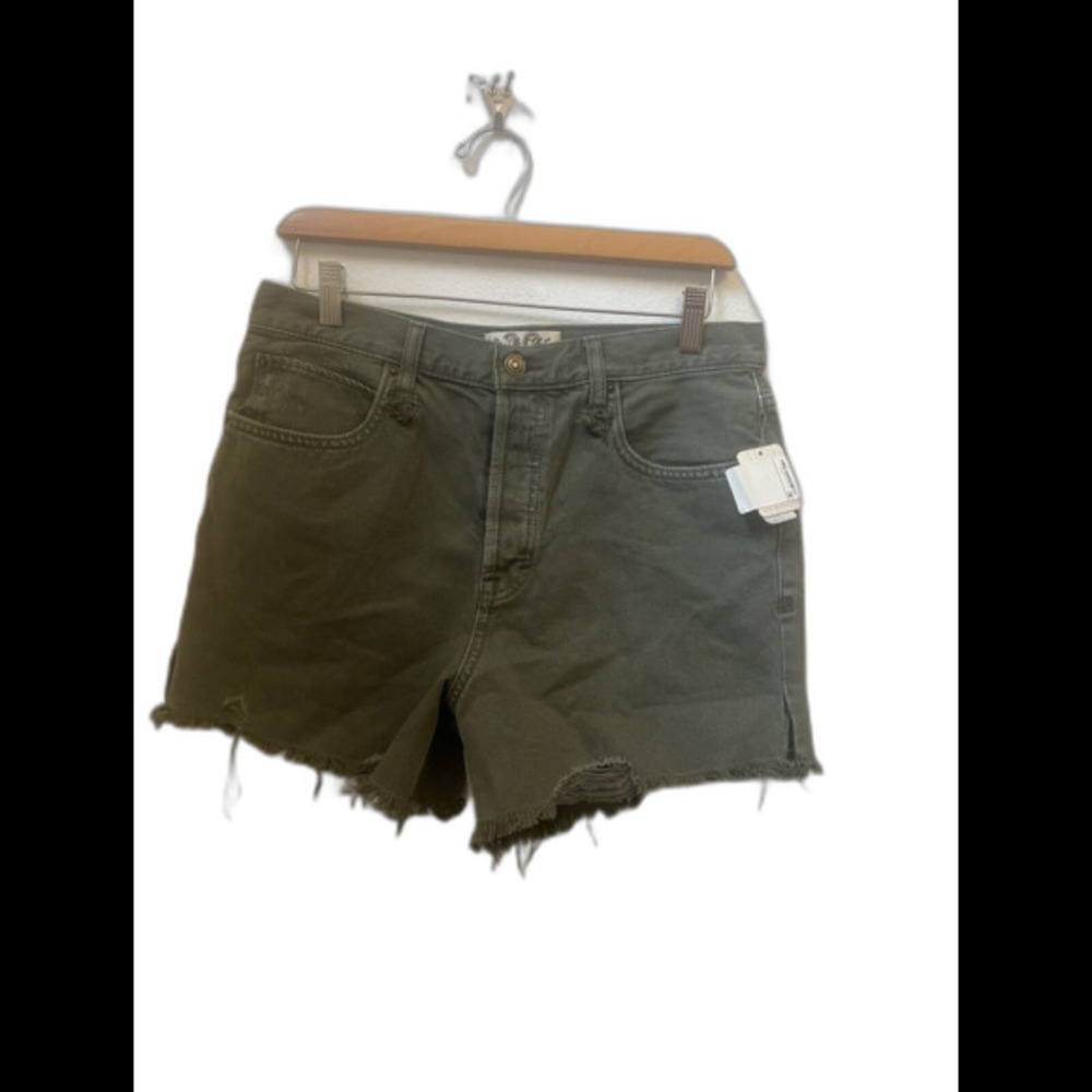 NWT WE THE FREE FREE PEOPLE GREEN SHORTS SIZE 29 (L6)